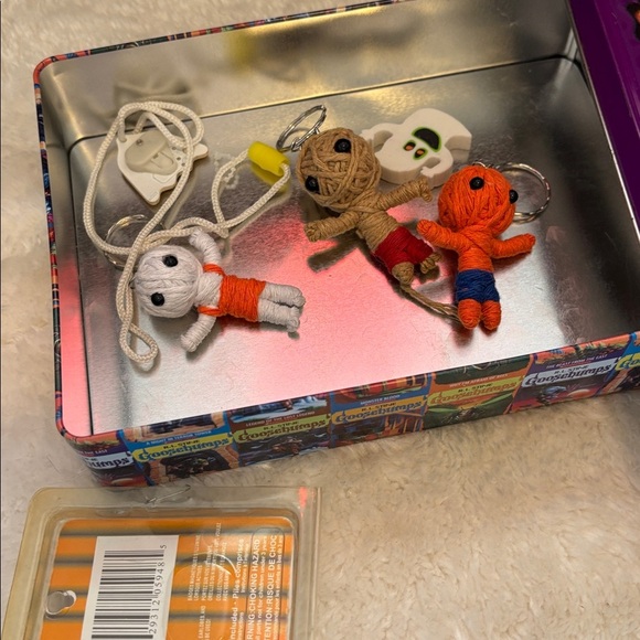 Spooky Goosebumps Halloween Vintage Party Supplies set in a tin - Picture 4 of 5